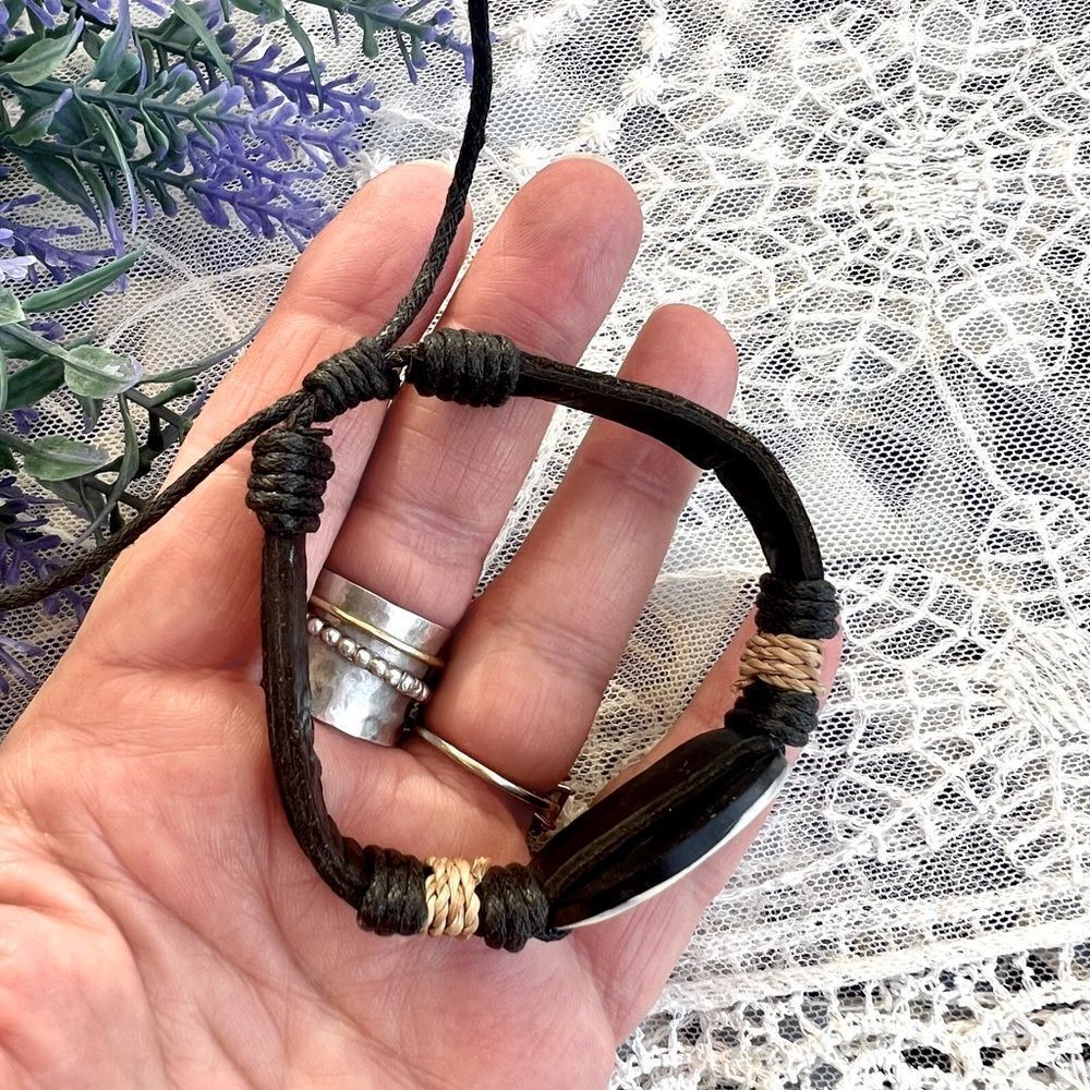 Vintage Leather & Mother of Pearl Boho Bracelet - Picture 3 of 11